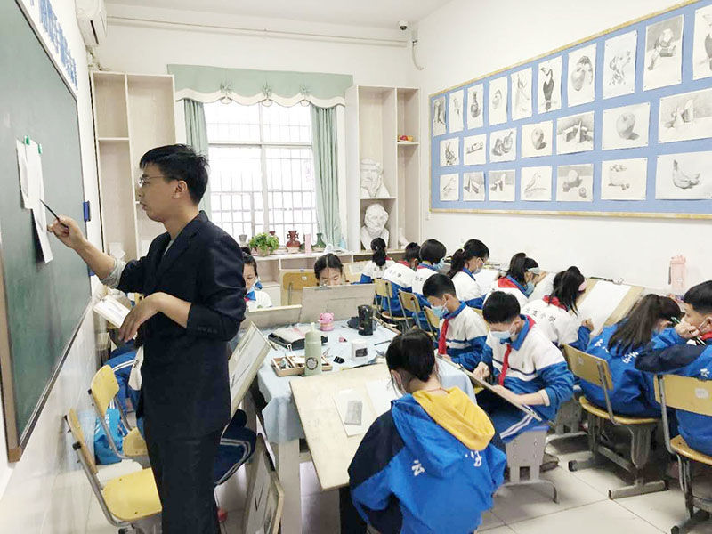 陪孩子一起画画
